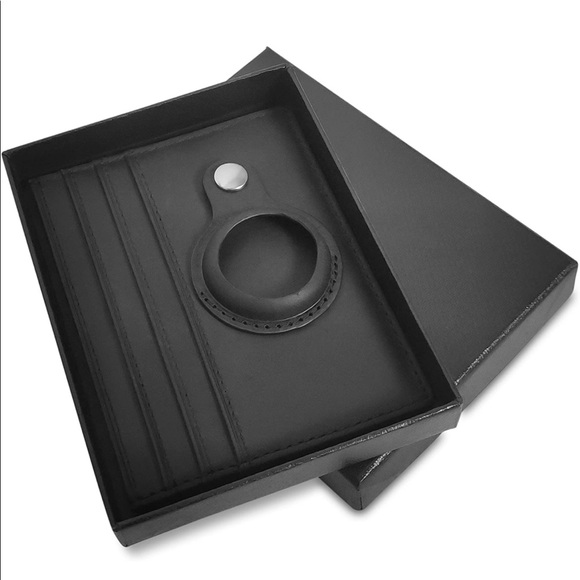 Credit Card Wallet with Built In AirTag Holder - Picture 2 of 6